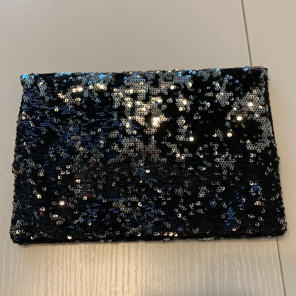 Mossimo Clutch